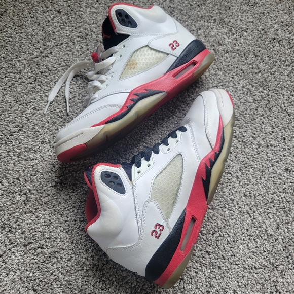 🔴SOLD🔴 AIR JORDAN HIGHTOP SNEAKERS - Picture 4 of 8